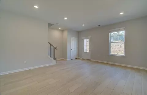 Living - 2612 Daybreak Ln, Newnan, GA 30265 photo 1 of 7