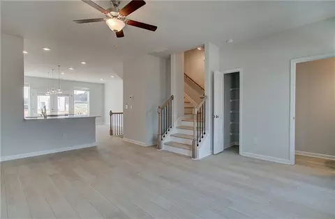 Living - 2612 Daybreak Ln, Newnan, GA 30265 photo 6 of 7