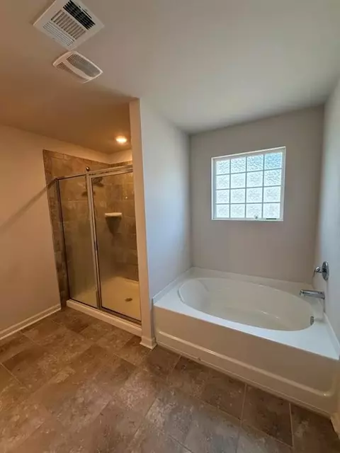 Bath - 7481 Hawk Tail Way, Fairburn, GA 30213 photo 3 of 5