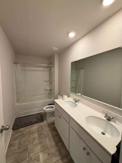 Bath - 7481 Hawk Tail Way, Fairburn, GA 30213 photo 5 of 5
