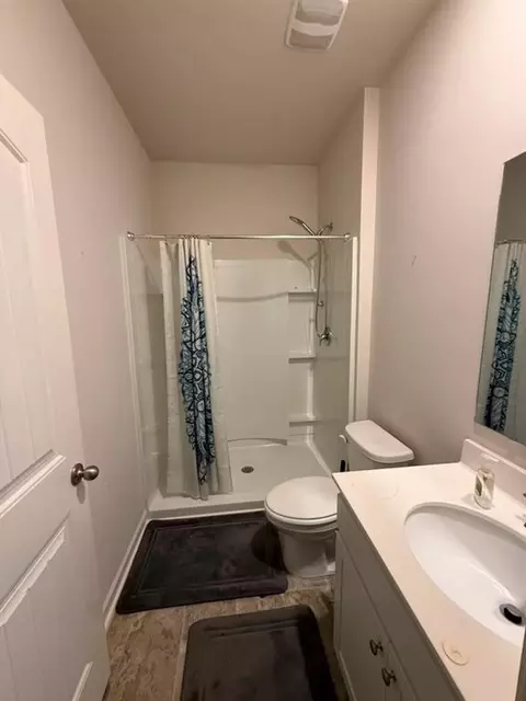 Bath - 7481 Hawk Tail Way, Fairburn, GA 30213 photo 1 of 5