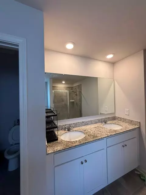 Bath - 7481 Hawk Tail Way, Fairburn, GA 30213 photo 4 of 5