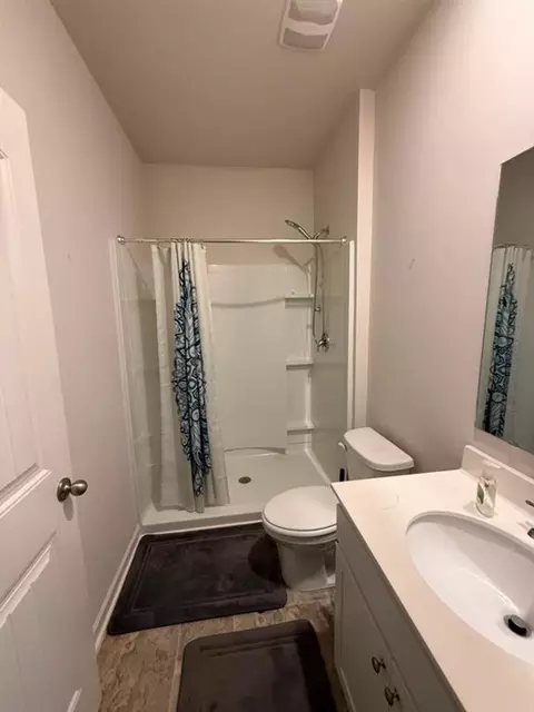 Bath - 7481 Hawk Tail Way, Fairburn, GA 30213 photo 2 of 5