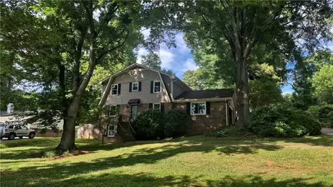 538 Cole Dr SW, Lilburn, GA 30047