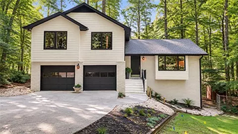 482 Willowbrook Dr SE, Smyrna, GA 30082