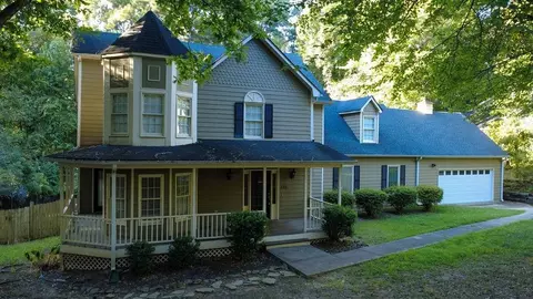 125 Picketts Lake Dr, Acworth, GA 30101