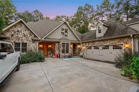 362 Foxy Ln, Martin, GA 30557