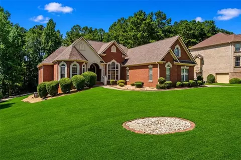 812 Treeline Dr, Conyers, GA 30094
