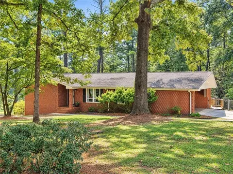 80 Stagecoach Cir, Stockbridge, GA 30281