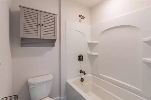 Bath - 2849 Windsor Knoll Dr, Dacula, GA 30019 photo 3 of 9