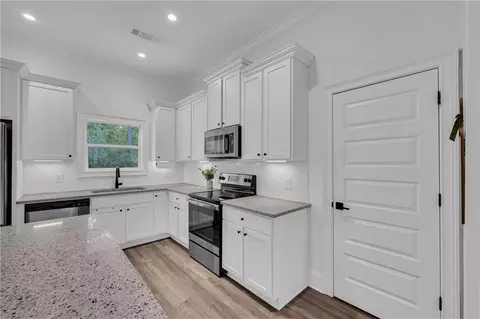 Kitchen - 1094 Mcleod Estates Dr, Monroe, GA 30655 photo 5 of 8