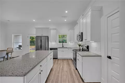 Kitchen - 1094 Mcleod Estates Dr, Monroe, GA 30655 photo 4 of 8
