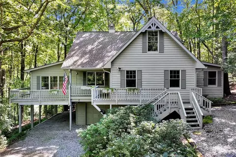 325 Muir Dr, Sautee Nacoochee, GA 30571