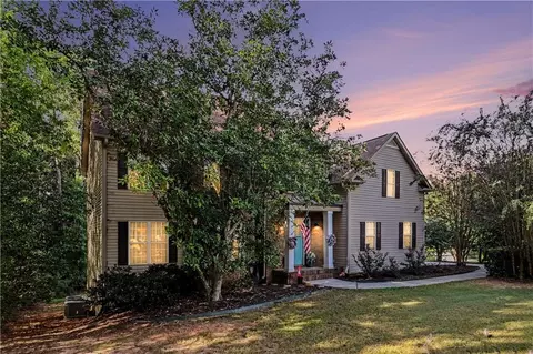 140 Manor Dr, Fayetteville, GA 30215