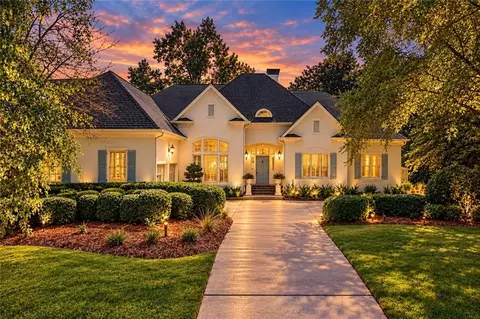170 Helmsley Dr NE, Atlanta, GA 30327