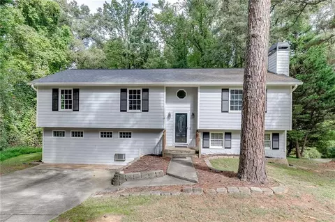 6211 Laurel Wood Trl, Flowery Branch, GA 30542