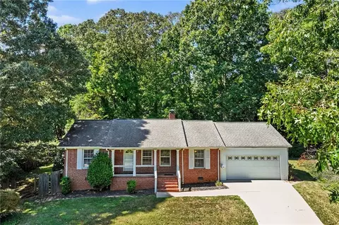 1063 Lakeshore Dr, Gainesville, GA 30501