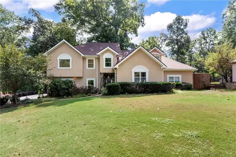 6319 Lakeview Dr, Buford, GA 30518