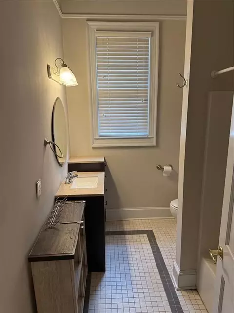 Bath - 340 Orange St, Macon, GA 31201 photo 1 of 4