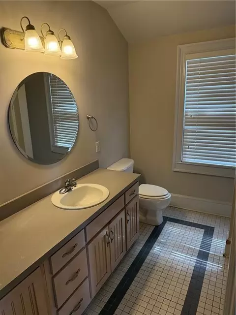 Bath - 340 Orange St, Macon, GA 31201 photo 2 of 4
