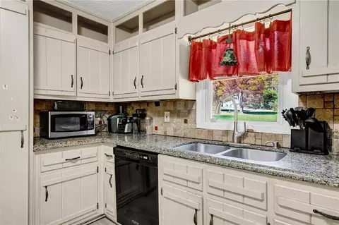 Kitchen - 8535 Downs Rd, Winston, GA 30187 photo 4 of 4
