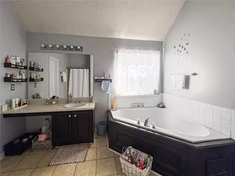 Bath - 795 Compton Ln, Mcdonough, GA 30253 photo 1 of 1