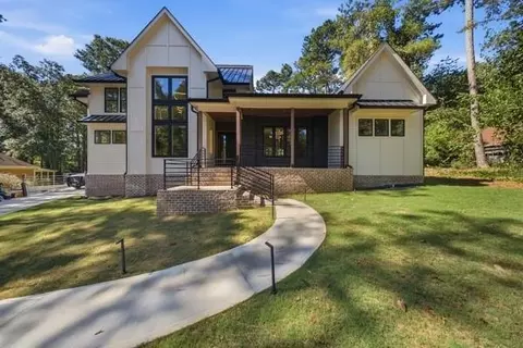 450 Dix Lee On Dr, Fayetteville, GA 30214