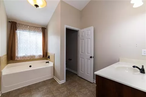 Bath - 4960 Racquet Ct, Duluth, GA 30096 photo 2 of 2