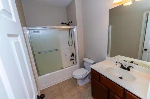 Bath - 4960 Racquet Ct, Duluth, GA 30096 photo 1 of 2