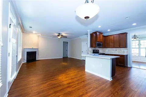 Living - 4960 Racquet Ct, Duluth, GA 30096 photo 3 of 7