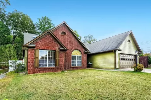 605 Sterling Oaks Dr, Lilburn, GA 30047