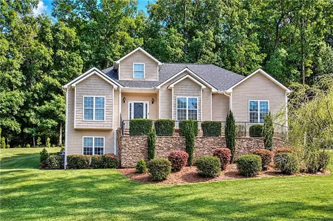 24 Lenox Dr NE, Cartersville, GA 30121