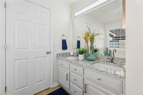 Bath - 95 Collins Trce, Covington, GA 30016 photo 2 of 5