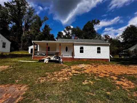 11 Meridian Dr, Newnan, GA 30263