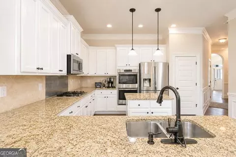 Kitchen - 2589 Lake Erma Dr, Hampton, GA 30228 photo 2 of 3