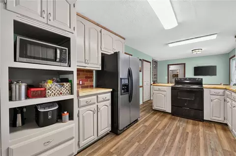 Kitchen - 169 Silver Dollar Rd, Barnesville, GA 30204 photo 2 of 4