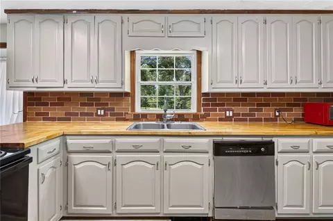 Kitchen - 169 Silver Dollar Rd, Barnesville, GA 30204 photo 3 of 4