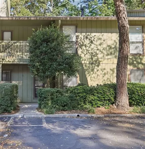402 Dunbar Dr, Atlanta, GA 30338