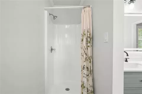 Bath - 80 Lakefront Dr, Covington, GA 30016 photo 2 of 4