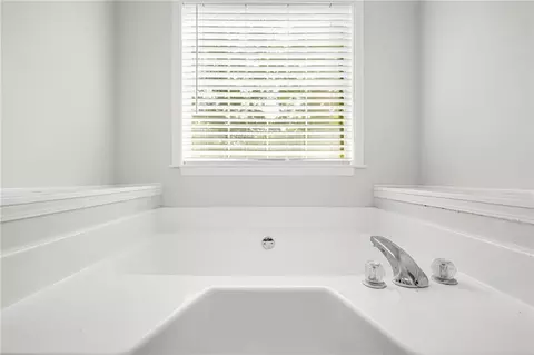 Bath - 80 Lakefront Dr, Covington, GA 30016 photo 3 of 4