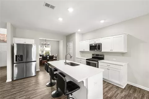 Kitchen - 409 Splash Pointe Pointe, Temple, GA 30179 photo 2 of 3