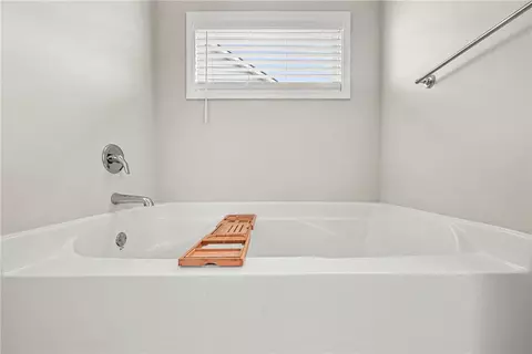 Bath - 409 Splash Pointe Pointe, Temple, GA 30179 photo 2 of 4