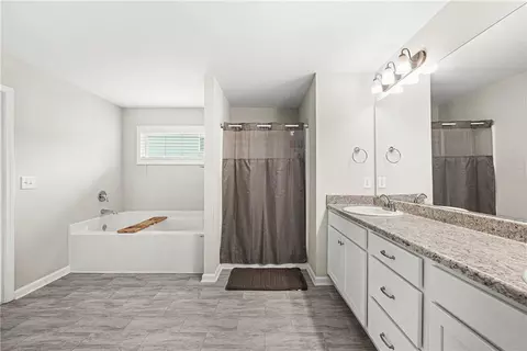 Bath - 409 Splash Pointe Pointe, Temple, GA 30179 photo 1 of 4