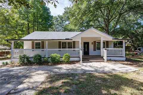 5946 Dodgen Rd SW, Mableton, GA 30126