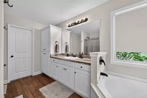 Bath - 1433 Palmer Dr, Monroe, GA 30656 photo 2 of 7