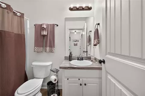 Bath - 1433 Palmer Dr, Monroe, GA 30656 photo 6 of 7