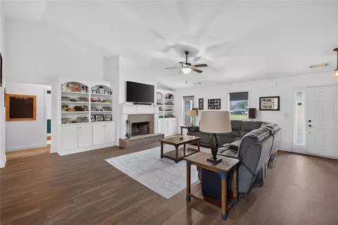 Living - 1433 Palmer Dr, Monroe, GA 30656 photo 2 of 3