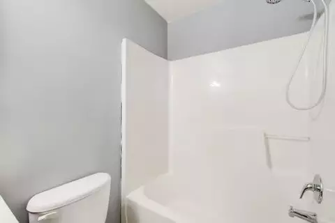 Bath - 651 Vaughan Dr, Hampton, GA 30228 photo 4 of 4