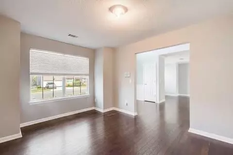 Living - 651 Vaughan Dr, Hampton, GA 30228 photo 2 of 10
