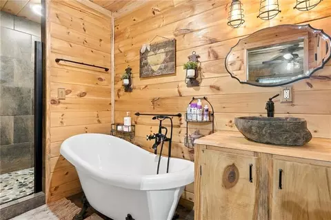 Bath - 445 Browning Rd, Fairmount, GA 30139 photo 2 of 5